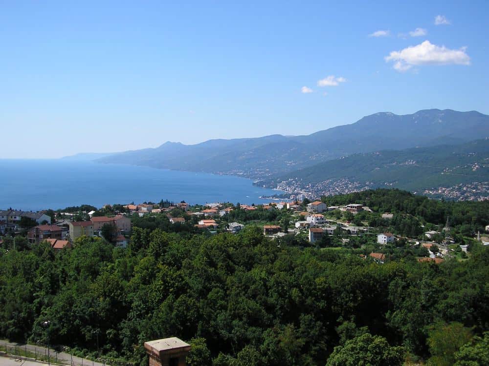 Bela nedeja 2026 in Kastav, 3 to 5 October: the young-wine fair above Rijeka, what it is and how to get there