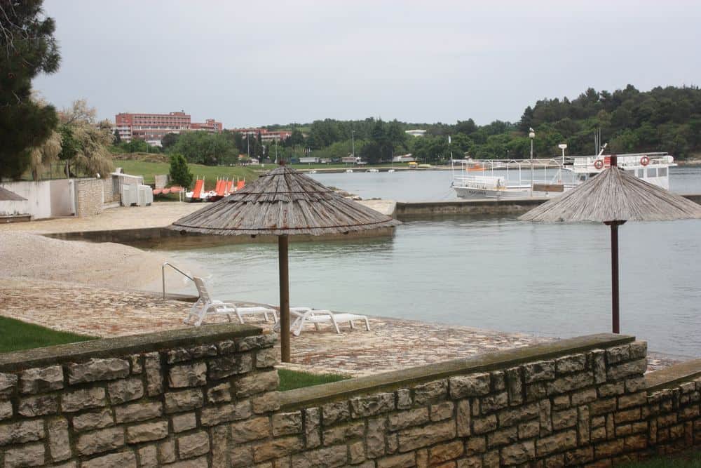 Spiaggia Parentino a Poreč: la spiaggia cittadina sotto l'hotel Valamar Parentino, la spiaggia Parentium a Zelena Laguna, e come non confonderle