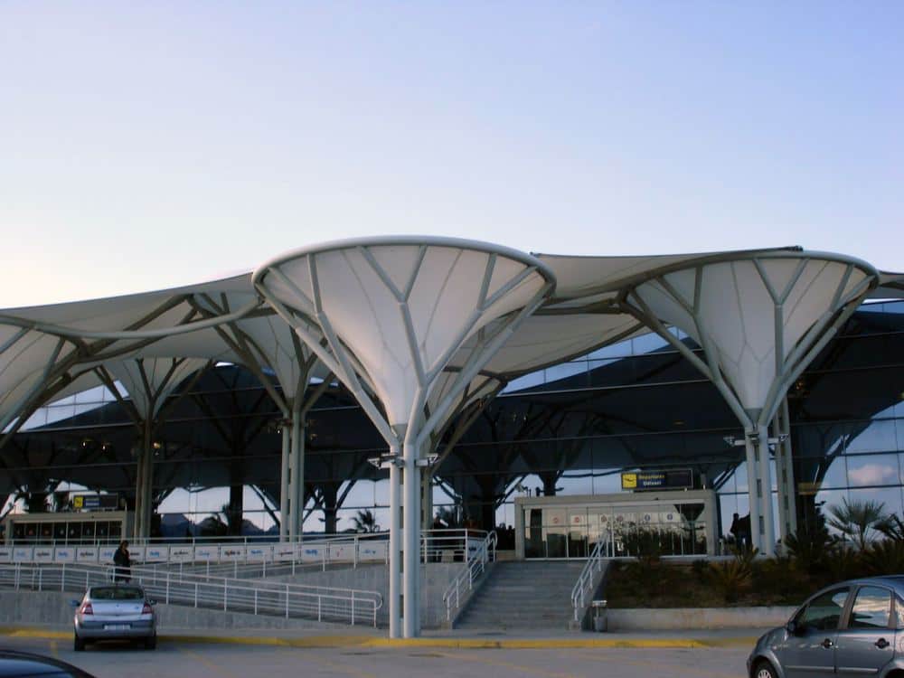 Croatia airport to city in 2026: Split, Dubrovnik and Zagreb by shuttle, public bus and taxi, with prices