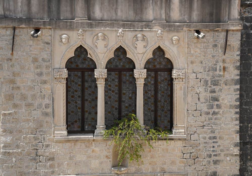 Trogir Sehenswürdigkeiten: Radovan-Portal, Kamerlengo und Čiovo