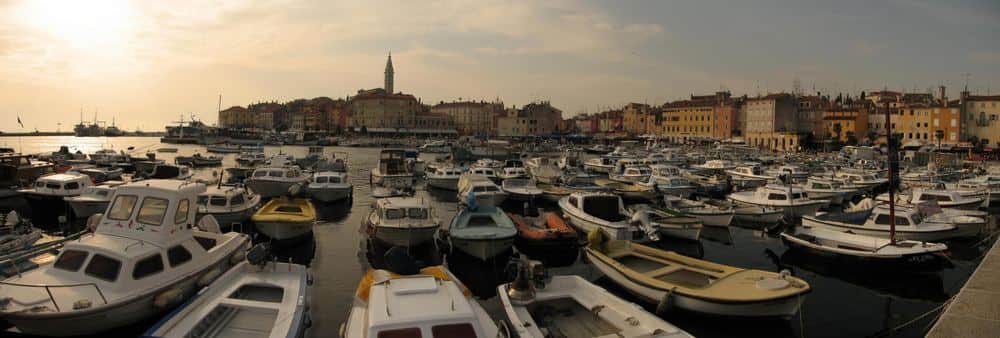 Z Wenecji do Puli, Rovinju, Poreča i Umagu katamaranem w 2026 roku: rozkład rejsów, ceny, który port wybrać, jak wygląda przeprawa i alternatywy, gdy połączenie nie kursuje