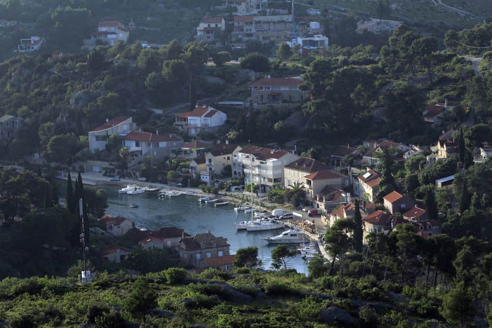 Brač fire, status 14 September 2026: a calm night, no flare-ups in the wind, the Bol fire out, Sevid localised, and 400 people evacuated from the Gava resort