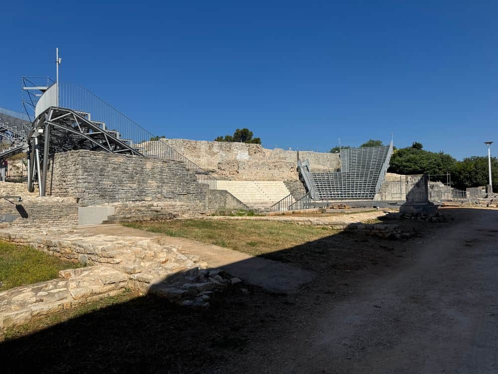 Pula in half a day: a three-hour walk from the Arena to the Forum, with distances