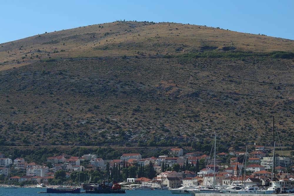 Seget fire near Trogir: grinder sparks blamed, 25 hectares burned