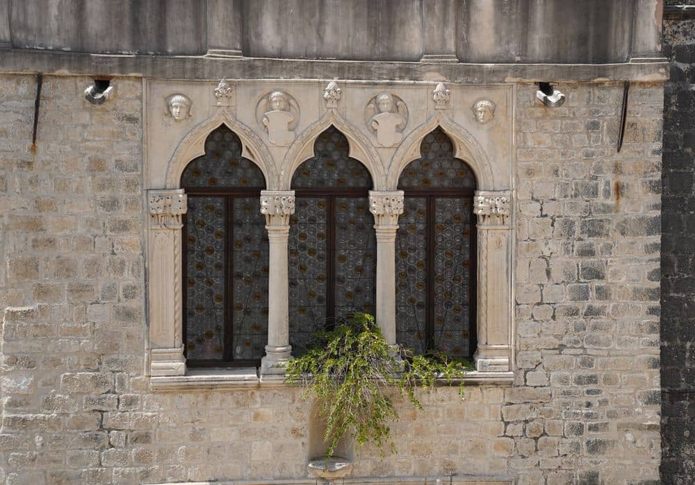 What to see in Trogir: Radovan's portal, Kamerlengo and Čiovo