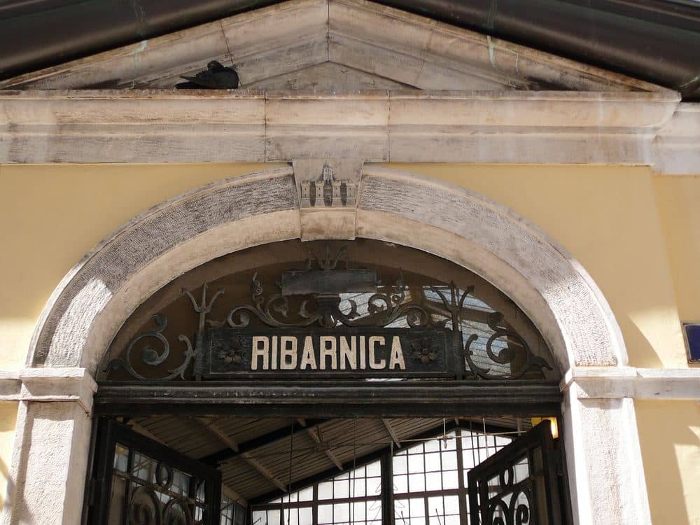 Ingresso della Ribarnica, il mercato del pesce di Spalato