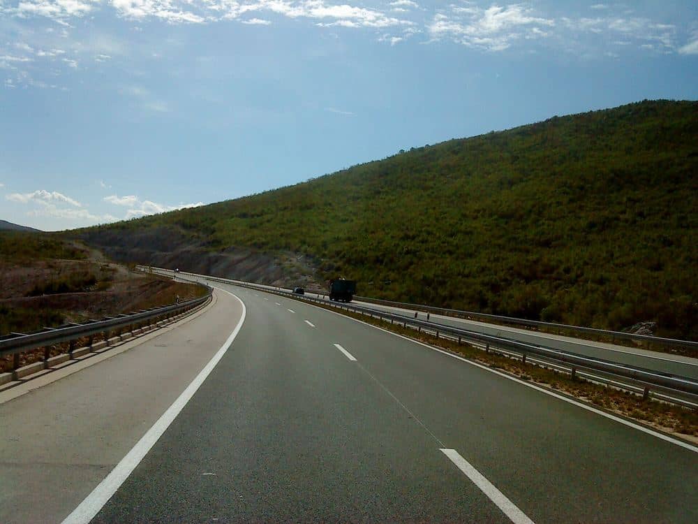 Croazia, luci accese di giorno dal 1° novembre: multa di 30 euro