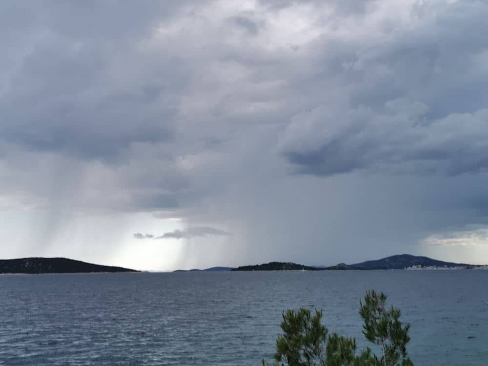 Narančasto upozorenje za Primorsko-goransku, stižu jugo i grmljavina