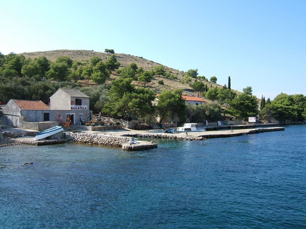 A konoba on Katina island in the Kornati: the family taverns are where the coast is still affordable