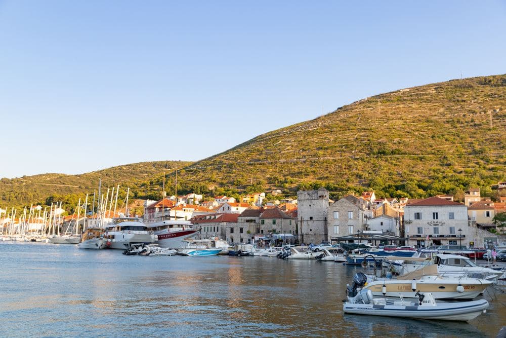 Vis Ferry Port