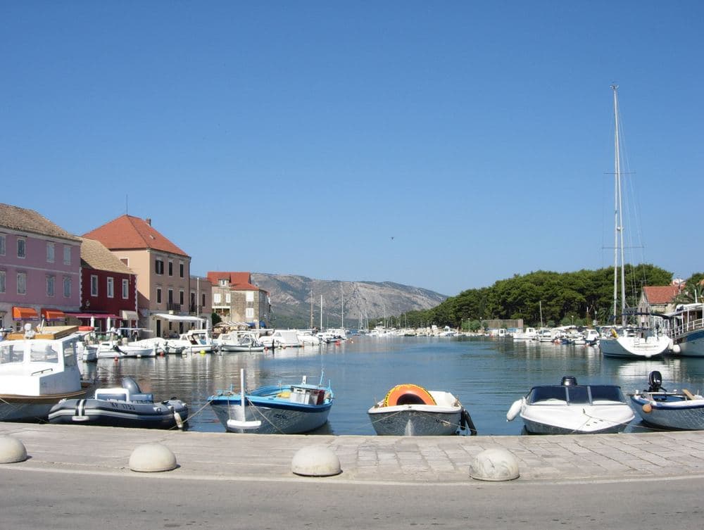 Stari Grad Market