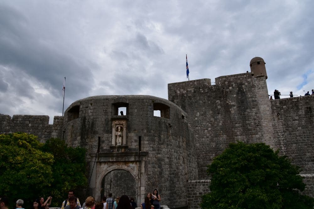 Pile Gate, the King's Landing gate of the series and the start of the walk
