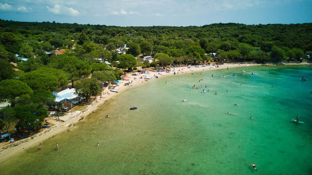 Veštar Bay