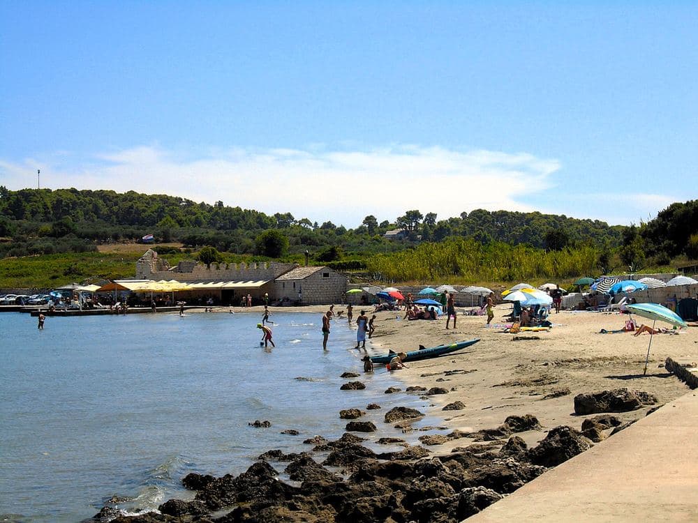 Spiaggia di Bilin Žal, Lumbarda