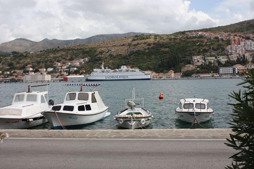 Przewodnik po porcie wycieczkowym w Dubrovniku 2026: z Gružu do Starego Miasta, mury, kolejka linowa i ile kosztuje dzień