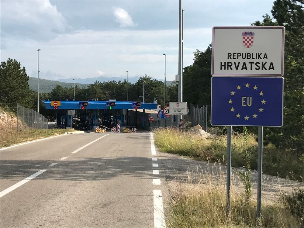 The Aržano road border between Croatia and Bosnia and Herzegovina, where the EES registration applies to non-EU passports