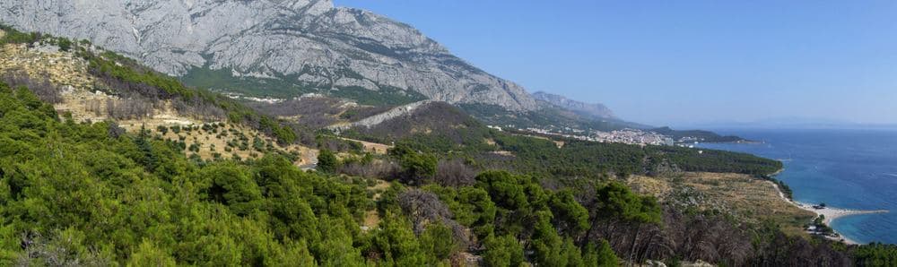 The Makarska riviera under Biokovo: the D8 coastal road runs between mountain and sea, slow and spectacular