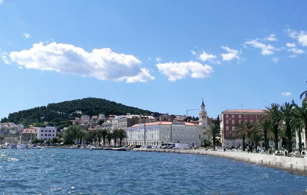Marjan hill seen from the Riva; the first viewpoint is 15 minutes of steps from the old town