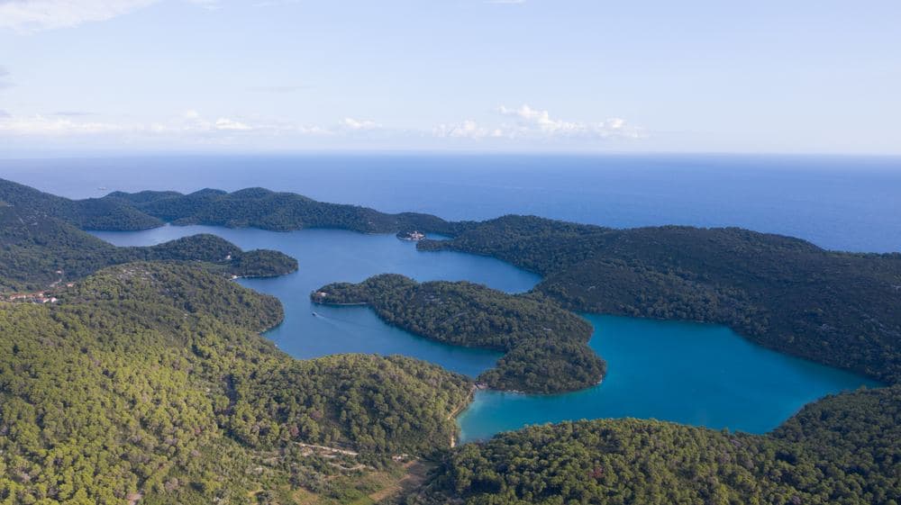 Superyacht davanti a Mljet e che cosa offre loro l'isola