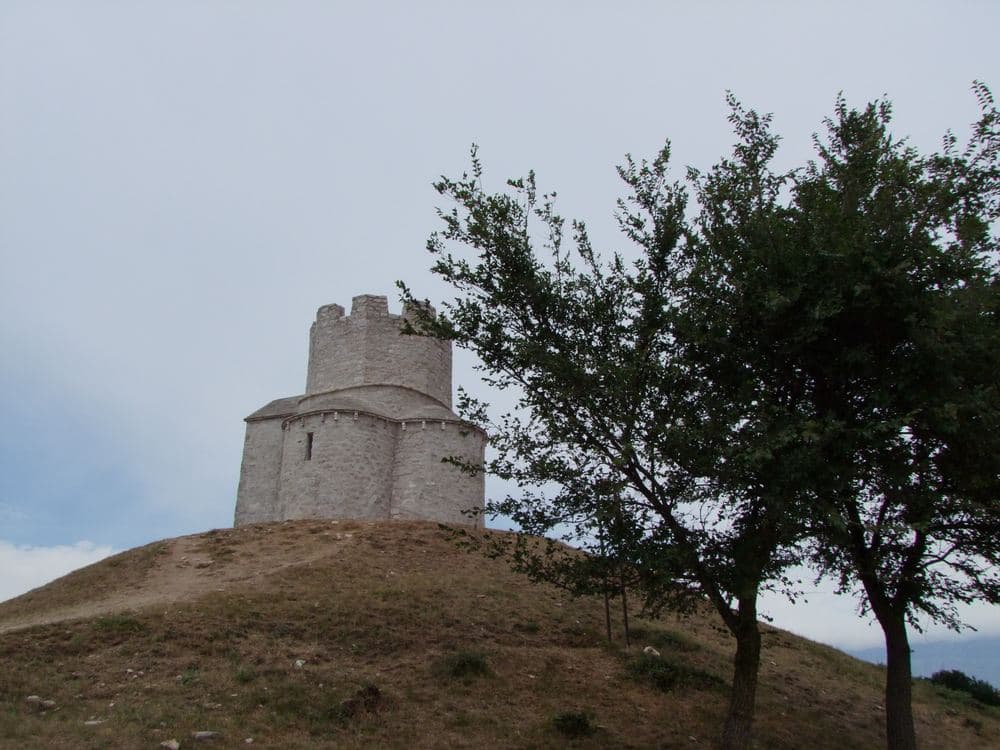 Nin: what to see in the lagoon town near Zadar, from the smallest cathedral and the coronation mound to the saltworks, the healing mud and Queen's Beach