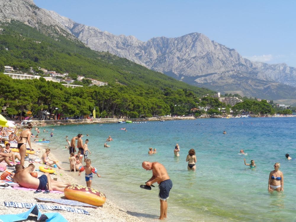 Punta Rata in Brela, the rock and the pines that made the Makarska Riviera famous