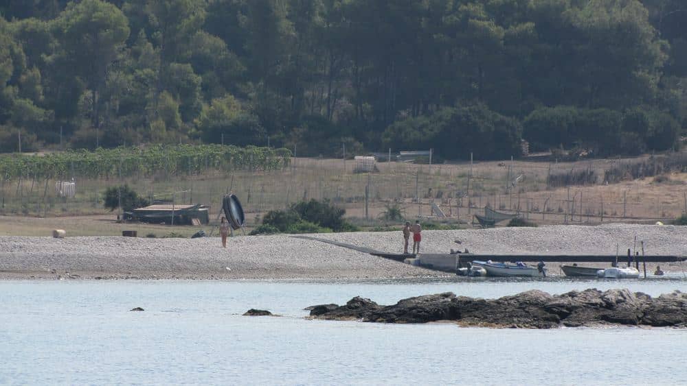 What to see on Vis: Issa, Fort George, Komiža and the coves