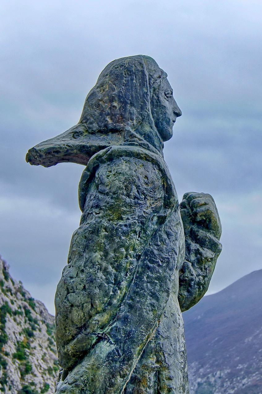Mila Gojsalić Statue