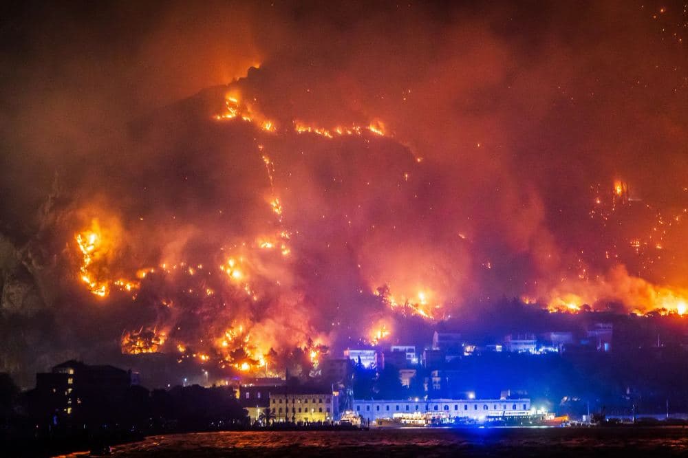 Požar kod Omiša: što putnici trebaju znati