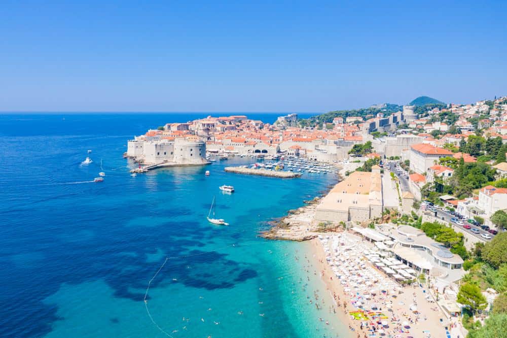 Najlepsze plaże w Dubrowniku w 2026 roku: Banje, Buža, Sveti Jakov, Lapad, Copacabana, Lokrum i te poza miastem, z informacjami o autobusach, łodziach, cenach i wyborem najlepszej