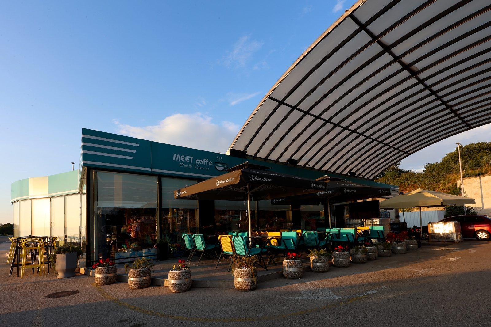 The terrace of the Meet Caffe at Adria Petrol in the evening light