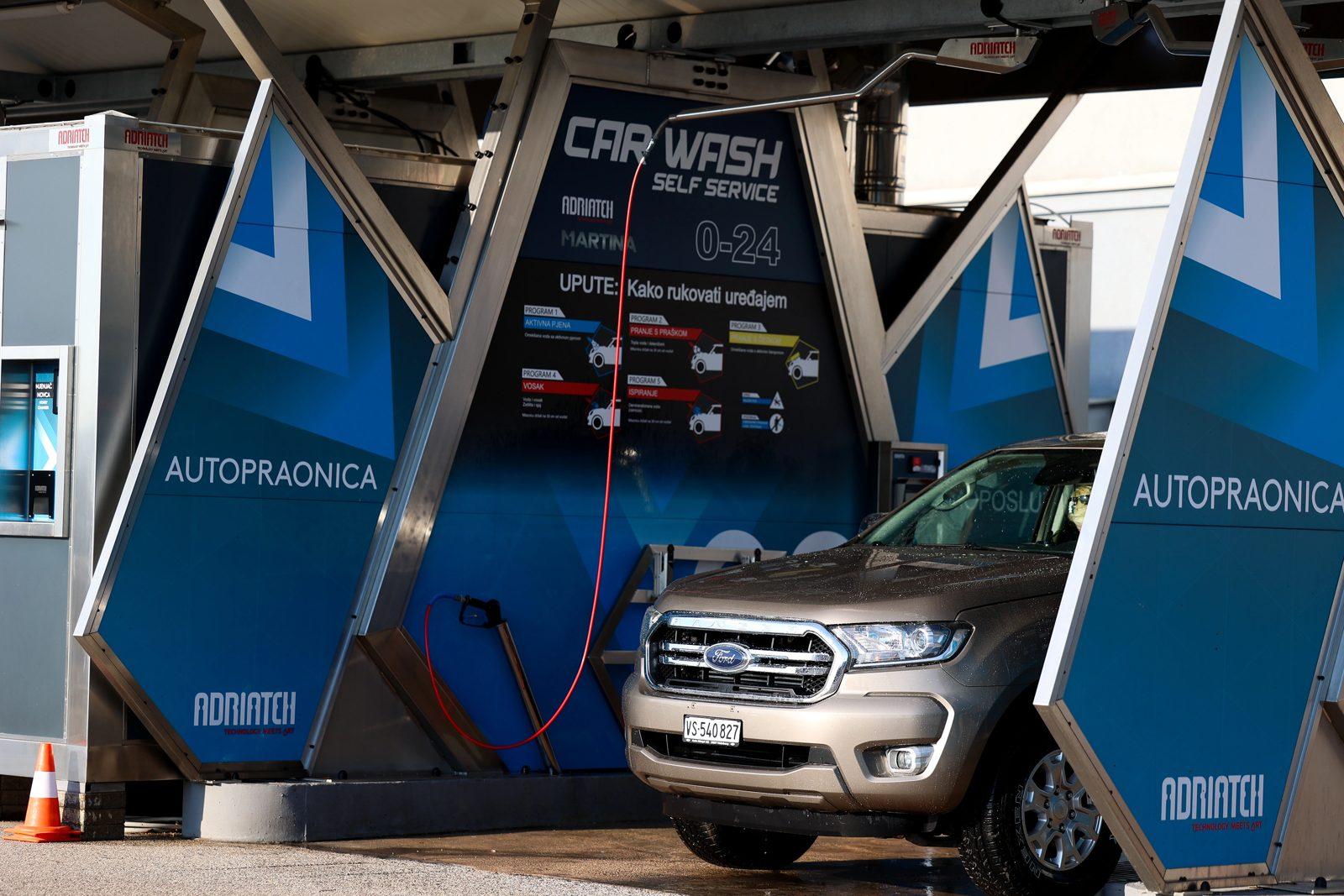 A pickup in one of the self-service car wash boxes at Adria Petrol