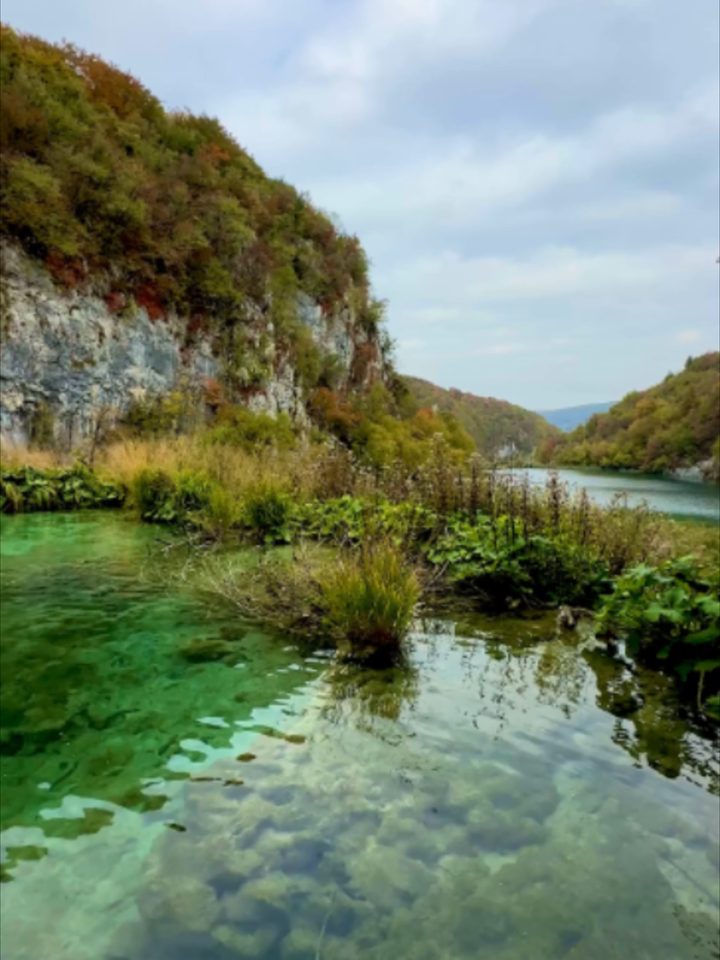 Three quick glimpses of Plitvice, forest paths to limestone falls